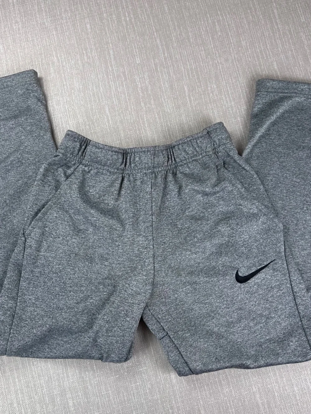 Nike BOYS Thermal Dri Fit Pants Gray Fleeced lined Sweatpants Youth Large